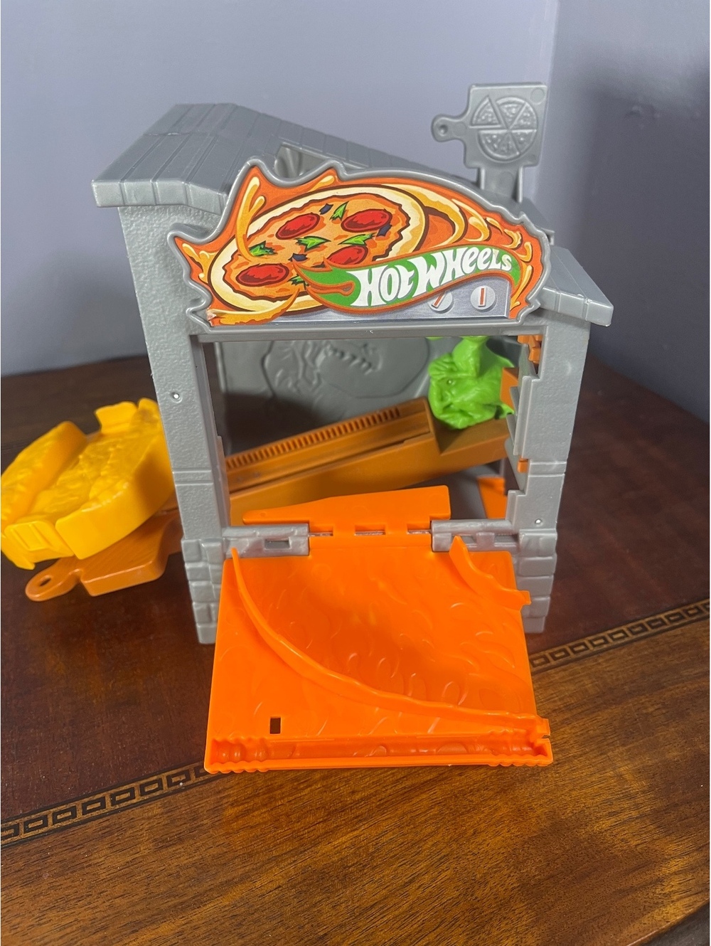 2019 Hot Wheels city downtown pizza toss Play Set